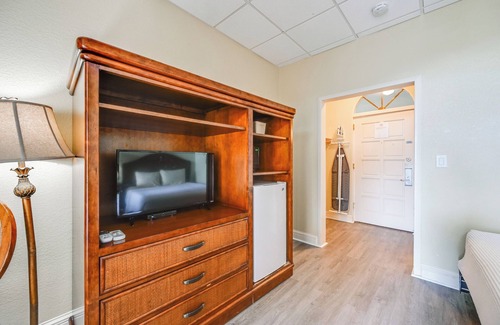 East Naples Apartment | Hotel-Style Studio 15 Mi to Everglades Nat'l Park