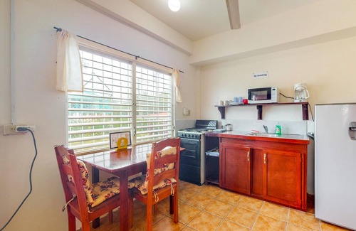 Caye Caulker Apartment | Hotel-style studio with kitchen, picnic area, free bikes, WiFi & partial AC