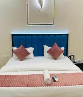 Varanasi Hotel | HOTEL THE BANARAS STAY ! VARANASi होटल द बनारस स्टे, பனாரஸ் தங்கும் ஹோட்டல்f, Air-Conditioned hotel with off site Parking availability, near Kashi Vishwanath Temple, and Ganga ghat - 2