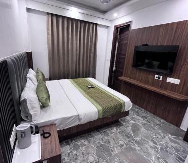 Paharganj Hotel | Hotel the haveliya-1 mint from new delhi railway station & connaught place