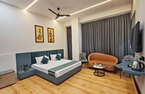 Surat Hotel | HOTEL THE PARKER INN By KBNT GROUP