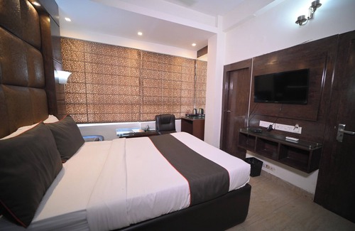 Civil Lines Hotel | Hotel Ur