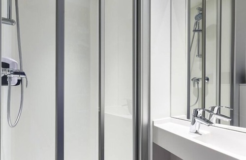 Viviani - Bonnevay Hotel | hotelF1 Lyon Gerland Vénissieux