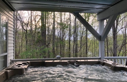 Smithville House | HotTUB 5 KINGs Sauna Kayaks Arcade Sleeps 17 Lake+Beachy Area