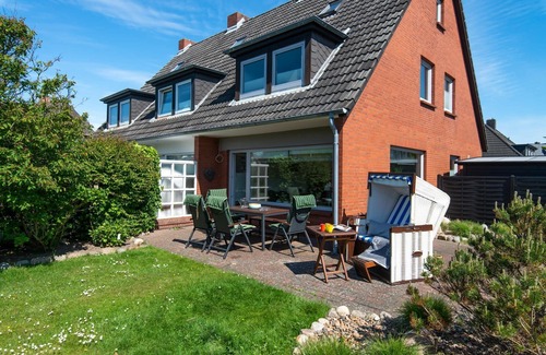 Wenningstedt-Braderup House | House for up to 5 people close to the city and the beach, terrace, parking space, WLAN.