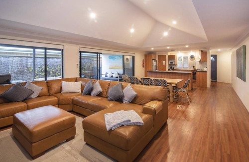 Dunsborough House | House 02 - The Dunsborough Retreat