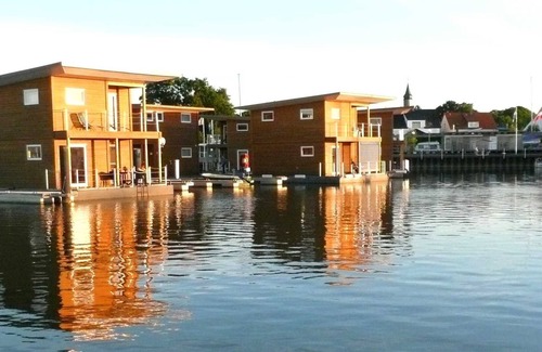 Kroeslin House | House 1 / pets possible - FLOATING HOUSES Classic - Kröslin / up to 6 pers.