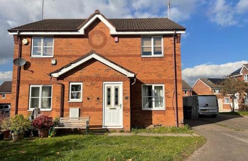 Birmingham Villa | House - 10min to City Centre - Sleeps 4 - Parking