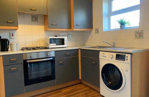 Birmingham Villa | House - 10min to City Centre - Sleeps 4 - Parking