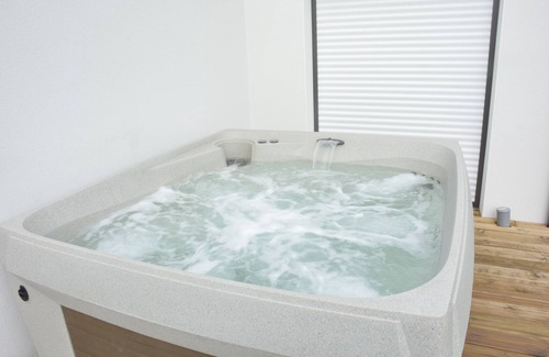 Trevignon House | House 200 metres from the beach with jacuzzi