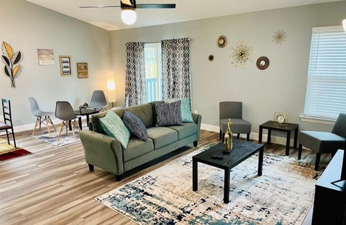 Grogan's Mill House | House 3 Bed, 2Bath, FREE Parking in The Woodlands