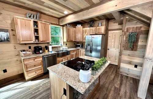 Gatlinburg - Pigeon Forge House | House ∙ 3 bedrooms ∙ 7 guests