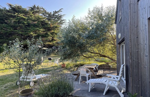 Agon-Coutainville Ski Chalet | House 30m from the sea in the dune on a fenced, wild and wooded lot