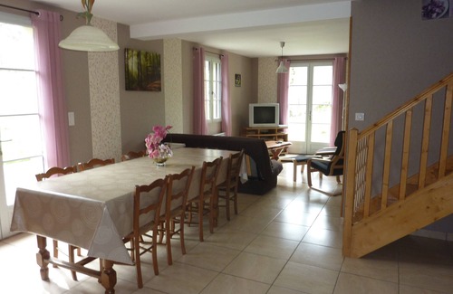 Chastel-sur-Murat House | House 4 to 12 people spacious and pleasant.