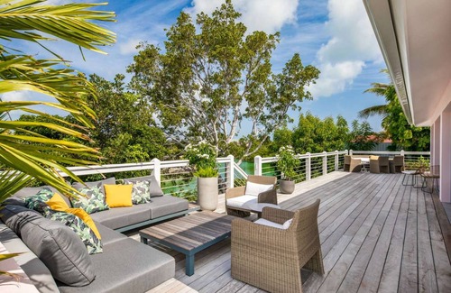 Discovery Bay House | House ∙ 5 bedrooms ∙ 10 guests