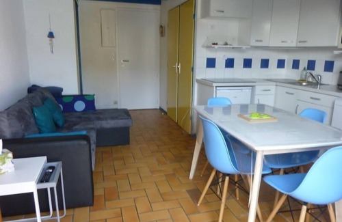 Damgan Apartment | House 5 people. prox. beaches, shops, swimming pool and tennisHouse 5 people. prox. beaches,.