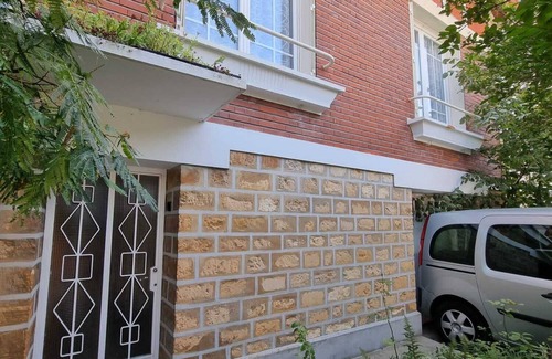 Le Kremlin-Bicetre House | House adjacent to Paris Sud