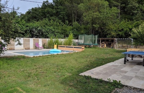 La Tour-d'Aigues House | House at the foot of the Luberon 160 m2 at the edge of the forest with swimming pool