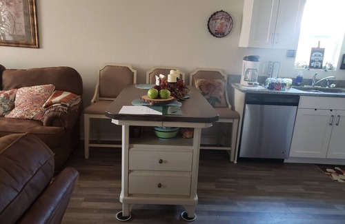 Livingston House | House By Lake 2 mins away