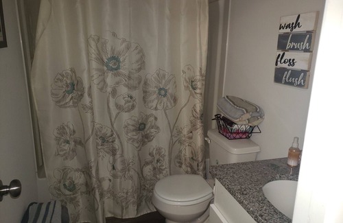Livingston House | House By Lake 2 mins away