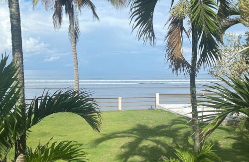 Las Nunez House | House by the sea, with large gardens, private, comfortable, for 11 people.