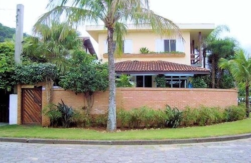 Sao Sebastiao House | House by the sea at Juréia Beach /North Coast