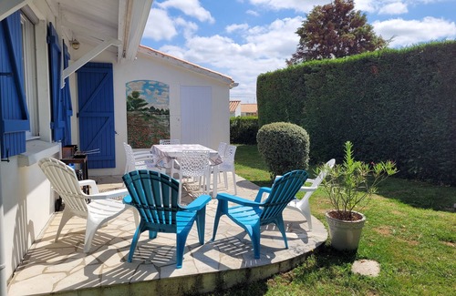 Saint-Hilaire-de-Riez House | House close to the ocean with fully fenced garden accepting pets.