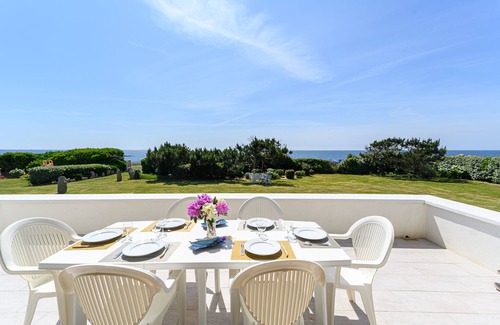 Tregunc House | house direct access to the beach, quiet location exceptional view from the terrace