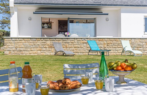 Tregunc House | house direct access to the beach, quiet location exceptional view from the terrace
