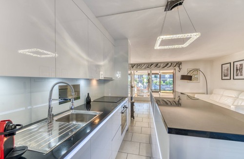 Thonon-les-Bains House | House feet in the water