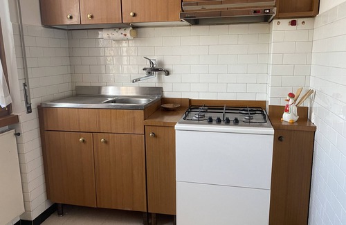 Lipomo House | House for 4 people, private parking for 2 cars, 5' by car from Como