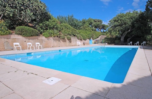 Sainte-Maxime House | House for 4 people - Sea view - Swimming pool - Air conditioning - WiFi - Near beach - Sainte Maxime