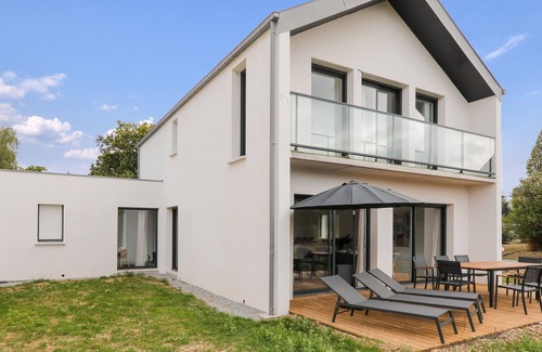 Le Tour-du-Parc Ski Chalet | House for 8 - 300m from Rouvran beach