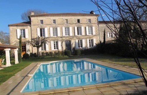 Courbillac House | House full of character with pool