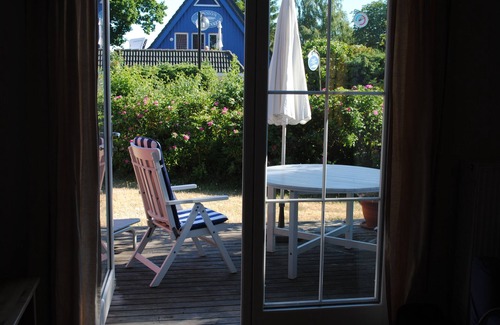 Wieck auf dem Darss Apartment | House in a house idyllically quiet in the middle of the village on a large sunny garden plot