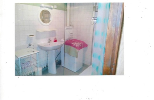 La Tour-dʼAuvergne House | House in a village close to all shops and ski resorts.