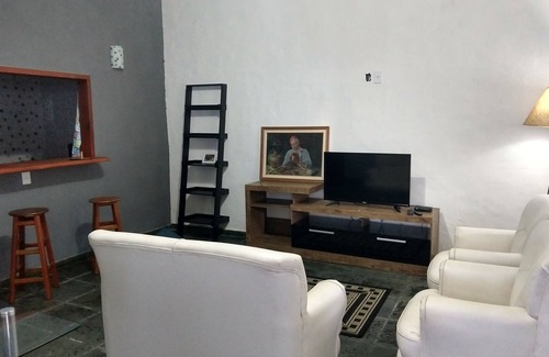 Sao Cristovao House | HOUSE IN CABO FRIO, SPACIOUS, 2 BEDROOMS NEAR THE BEACH OF DUNES AND COMMERCE.