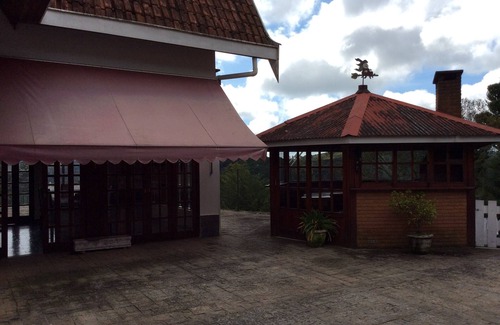 Vila Mantiqueira Cottage | House in Campos, high standard to 05 km from the center of Capivari