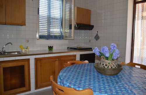 Ustica Apartment | House in front of an aromatic garden with barbecue space, dedicated solarium and outdoor shower.