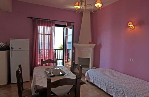Lefokastron Apartment | House in Lefokastro - in front of the beach + Wi-Fi #3