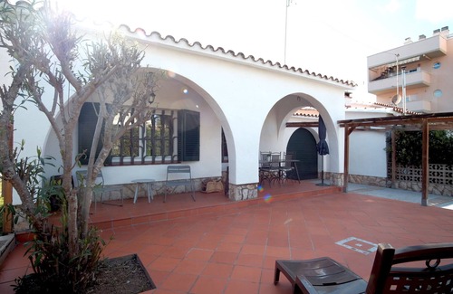 Cap de Salou Ski Chalet | House in Salou 5 minutes from the beach, and 10 from the Golf for up to 8 people