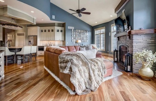Summit House | House in Summit, WI Available for Rent