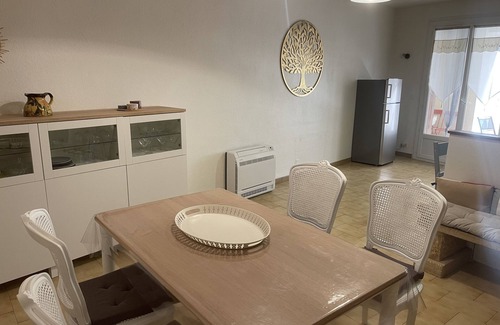 Montagnac House | House in the heart of the village