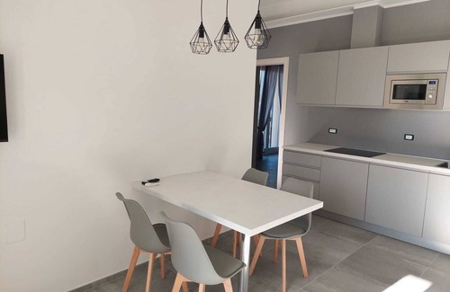 La Morra Apartment | House in the heart of Langhe surrounded by greenery with 5 beds, wifi free