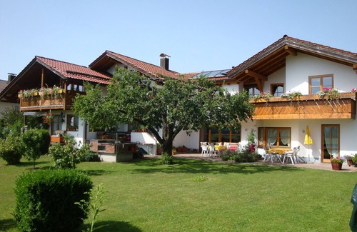 Burgberg Apartment | House Josefa, panoramic view, WLAN, wood-burning stove, garden, barbecue area, near Oberstdorf