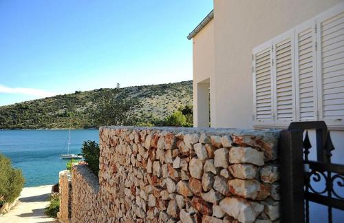Vinisce House | House Josin san