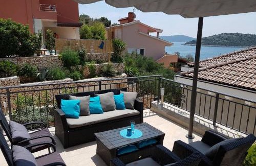 Vinisce House | House Josin san
