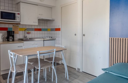Mortiers House | House 'Les Roses De Jonzac' with private pool, private terrace, and Wi-Fi