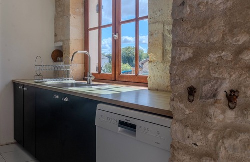 Mortiers House | House 'Les Roses De Jonzac' with private pool, private terrace, and Wi-Fi