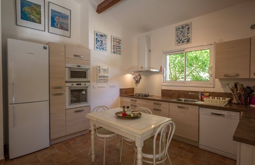 Maora House | house located in a haven of greenery 15 minutes walk from the beach of Maora